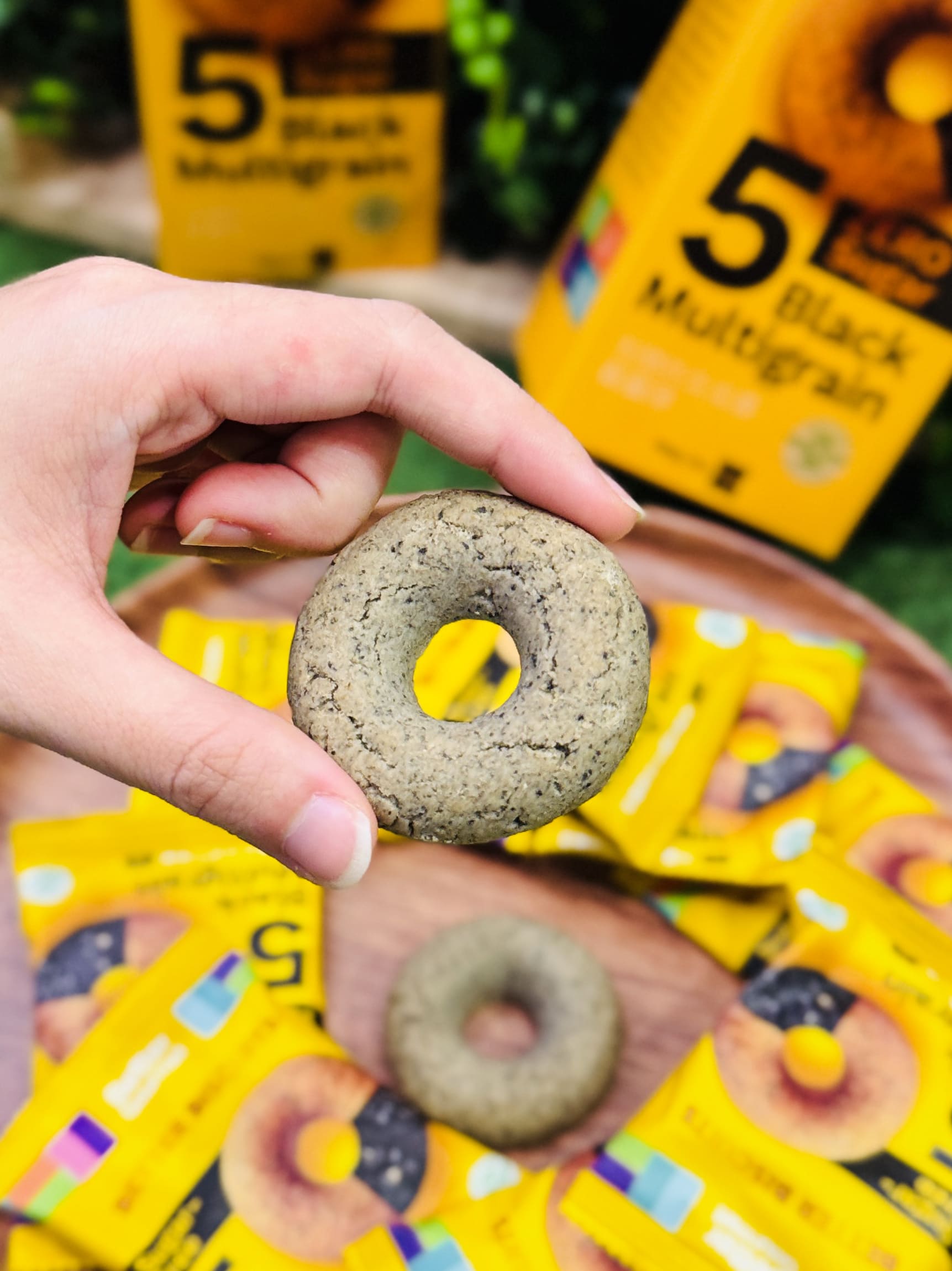 Black Multigrain Biscuits Lifestyle 001