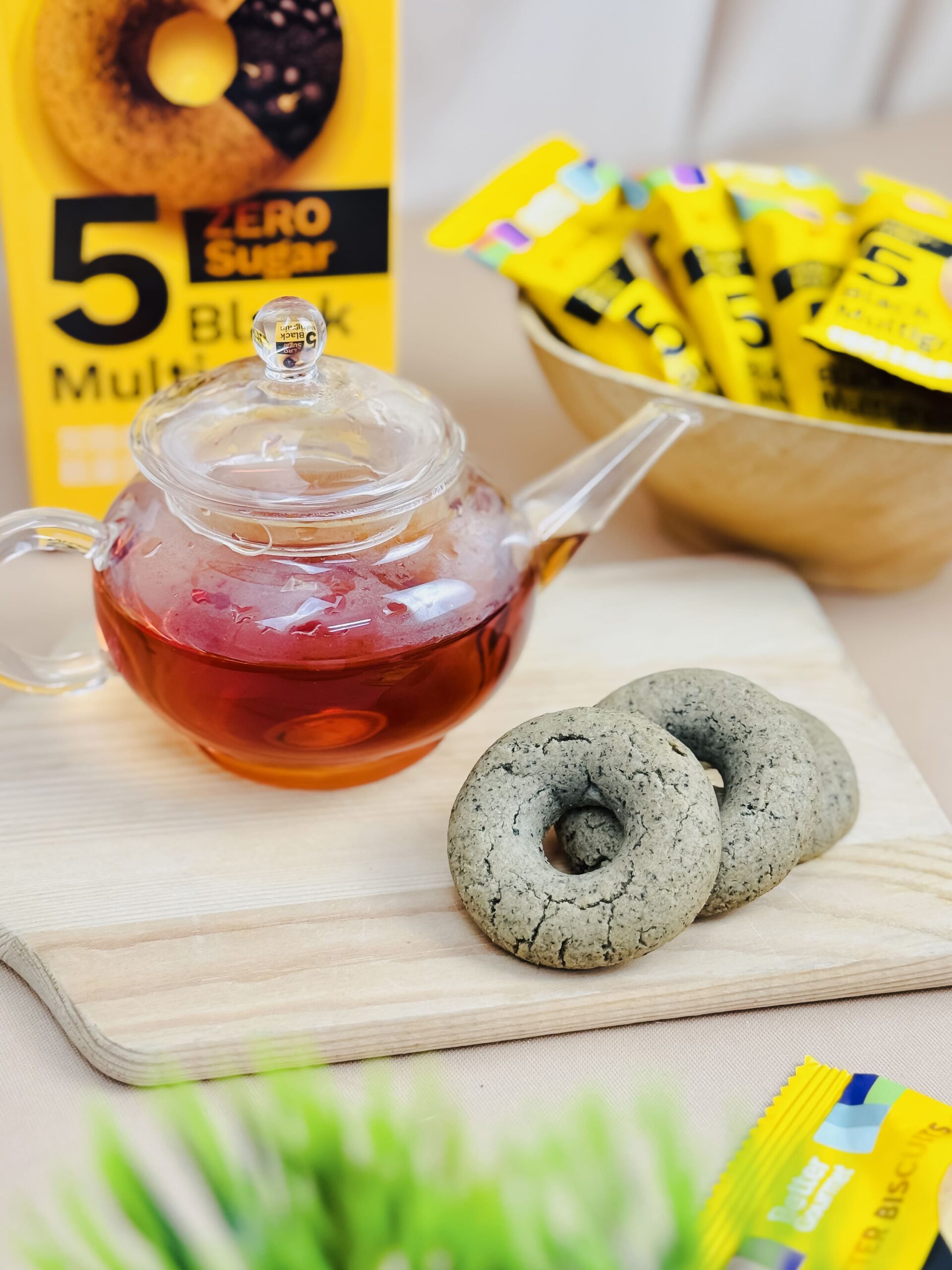Black Multigrain Biscuits Lifestyle 008